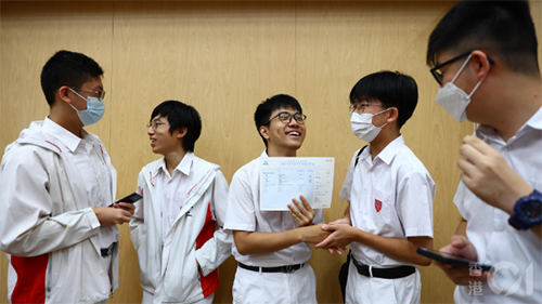 香港考评局首次统计内地DSE考生数目，本届1400人参与，近9成自修生！