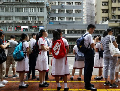 双非港妈破防！后悔初一没送娃回港读书！初二插班难如登天！