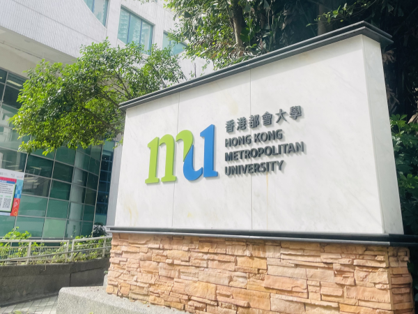 1761811636650264.png 都会大学大门.png