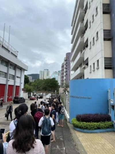 插班考试排队.jpg