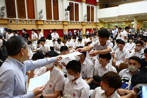 深圳学霸惨被香港英文卷碾压！到底是谁在谣传DSE很简单的？