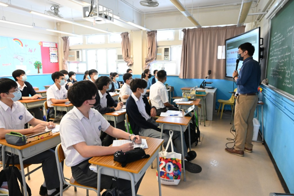 香港16中学抢扩班名额，教育局综合评估中一4班变5班